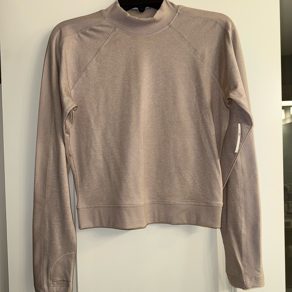 BNWT Mock neck active top